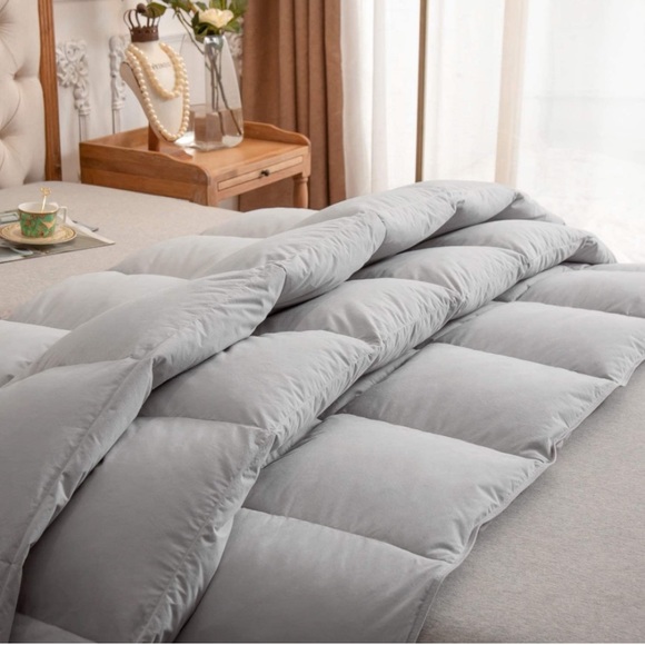 Royoliving Premium Heavyweight Greyduck Feathers Down Comforter King Size - Picture 4 of 6